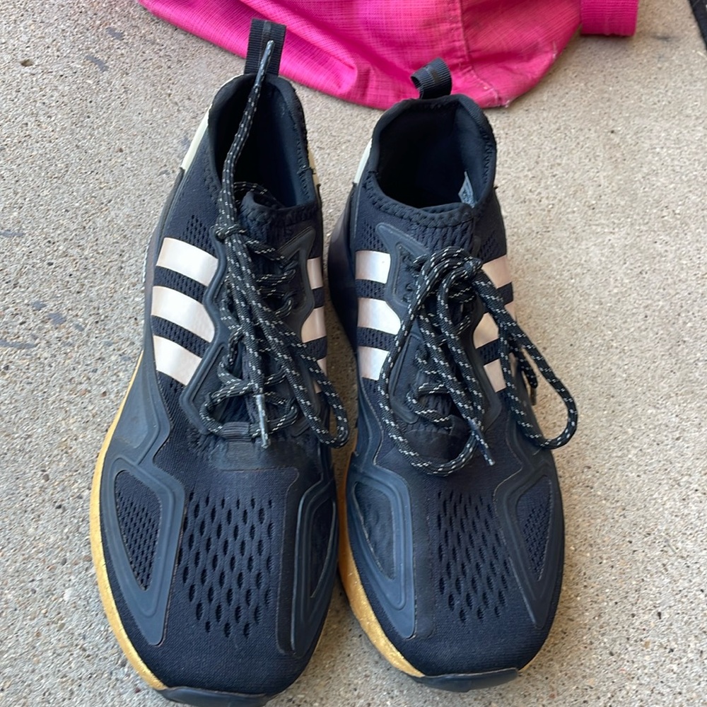 black and gold adidas